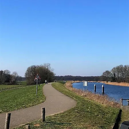 De Buurvrouw Nr.18 Oda ve Kahvaltı Doesburg