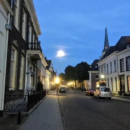 De Buurvrouw Nr.18 3*