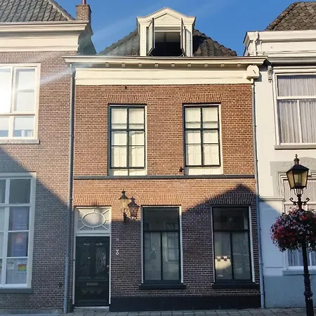 De Buurvrouw Nr.18 3* Doesburg