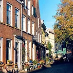 De Buurvrouw Nr.18 3* Doesburg