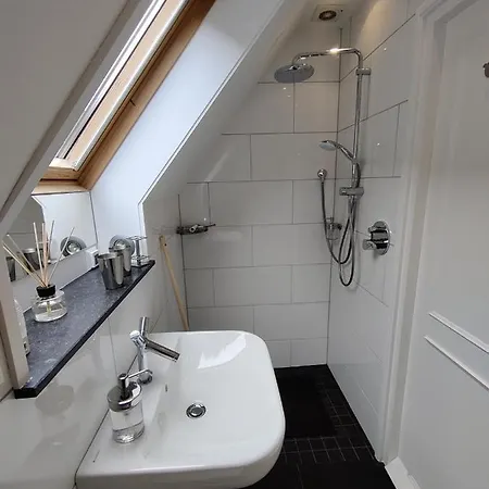 De Buurvrouw Nr.18 3*