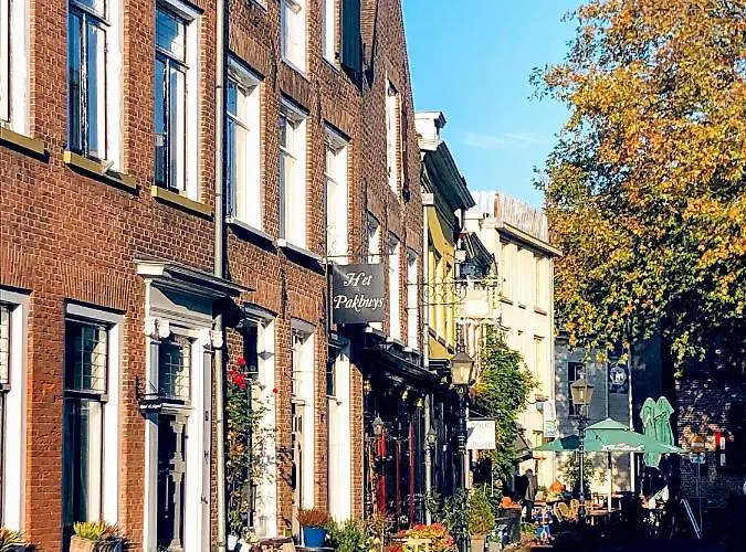 De Buurvrouw Nr.18 3* Doesburg